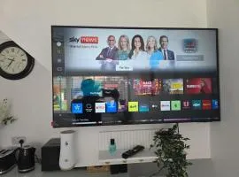 private Guest suit , shower,Kitchenet , free parking