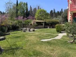 Bruskos Holiday Deluxe