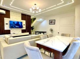 Prince-coll Apartment, хотел в Amuwo
