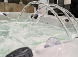 Gite de campagne avec SPA privatif, Hotel in Saint-Sauvant