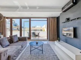 Sliema Stylish Penthouse with Jacuzzi, BBQ, Sundeck