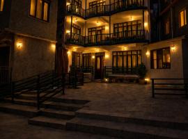 Ganga Cottage - comfortable stay near mall road manali، فندق في مانالي