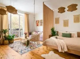 Green city retreat in Warsaw Praga for 2-4 Guests, only 15 min to city centre