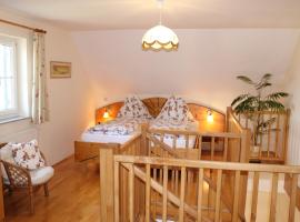 Landhaus Bender Ferienwohnung mit Terrasse und Garten, hotel i Straden