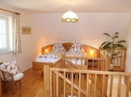 Landhaus Bender Ferienwohnung mit Terrasse und Garten