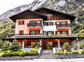 Hotel Ristorante Sasso Remenno – hotel w mieście Val Masino