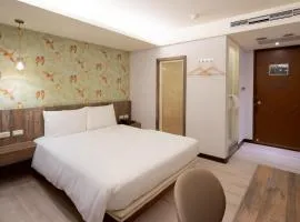 Moon Hotel Xinxing