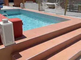 Spacious house with swimming pool 10 min from Avignon