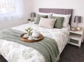 Modern 2 bedroom apartment in Historical Spa town