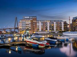 Sjøfront leilighet med terrasse og parkering - sentralt, hotel u gradu Stavanger