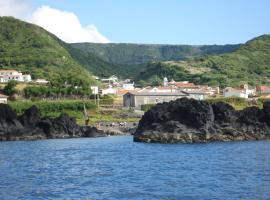 Casa Atlantida - Sea front, vacation home in Faja Grande