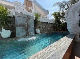 Ilio Boutique Swim Up Rooms