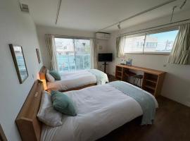401 湘南の海を満喫 駅近 ビーチ徒歩圏 専用バスルーム付ツインルーム, hotel v destinaci Fudžisawa