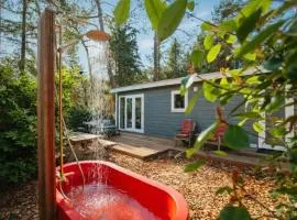 Lodge LØUA - Luxe Boshuisje met verwarmd Buitenbad