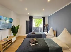 Modern Homes - Voll ausgestatte Wohnung - Balkon - Hotelbetten - 4K TV - WLAN