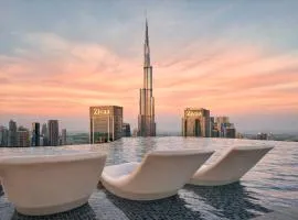 Magical Apt with Rooftop Pool & Burj Khalifa View!