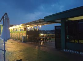 green hotel 2 ciamis, готель у місті Tjiamis