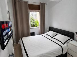 Double Room near Sintra & Lisbon, hotel en Queluz