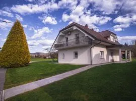 House Nizka & Apartments