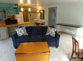 Maine Nest Comfy 2 Bedroom Apartment, hotel u gradu 'Orrington'