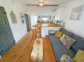 Cosy chalet by the sea, hotel v destinaci Bacton
