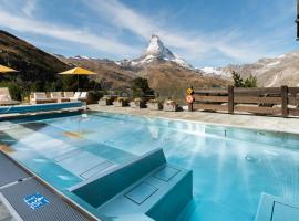 Riffelalp Resort 2222m Ski-in & Ski-out، فندق في زيرمات