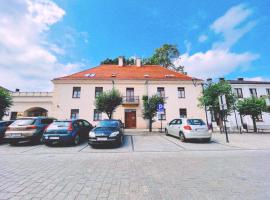 Hotel pod Dębem, hotel v destinaci Szydłowiec