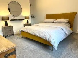 Lovely 2 BR House - Fast Wi-Fi, Private Garden