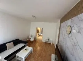 Cozy Ground Floor Apartment Near U6 Easy Access to Center