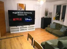 Large Central Canterbury 2 Bed Apartment Sleeps 5 with 85 inch Cinema TV - Stayspace 2