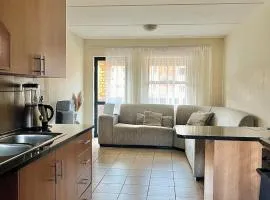 Modern Secure Stay Near Mall of the South