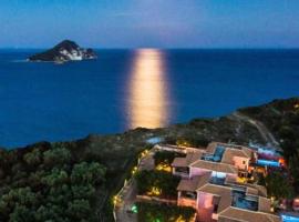 Athenea Villas, Private Pools & Gardens, hotel di Kerion