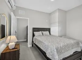 New Modern 1BR - Near Busch Gardens & Downtown