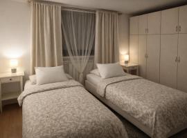 Dąbrowski – hotel w mieście Nadarzyn