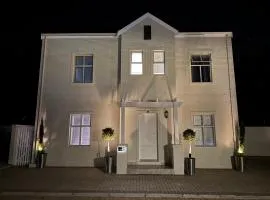 Villa Lyón - 4 Bed 4 Bath in residential Security Estate