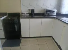 Amber Stays -Modern 1 bed Avenues Apartment