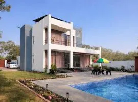 Spacious Villa with Pool & Sunlit Living Spaces