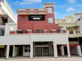 OYO Townhouse Prayagraj Railway Station Road Formerly Ganga Niwas