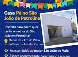 Casa Pé no São João de Petrolina - menos de 2 km do pátio de eventos - 2 quartos com ótima localização, ar condicionado em 1 quarto, garagem para carro hatch