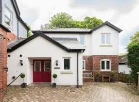 Private Apartment near Manchester and Rivington, Free Parking