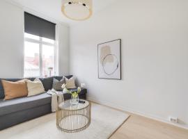 Central Oslo Shared Apartment, Spacious and Airy 5-Room Flat, хотел в Осло