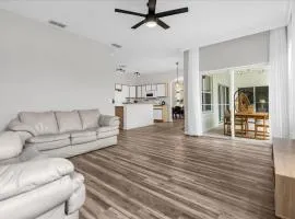4 Bedrooms 3 Bathrooms Cresent Lakes 5305 CV