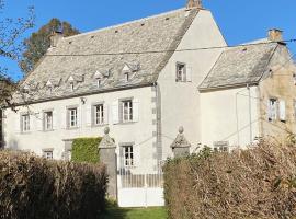 Maison de caractère au cœur des volcans d'Auvergne, Hotel in Gelles