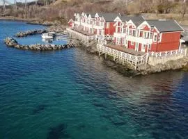 Sjøhus ved Tjeldsundet - House by the sea