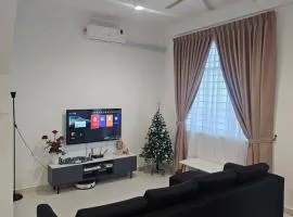 COZY Homestay KundangJaya Rawang Gamuda Garden KL 15 people