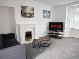 3 BR Contractor Stays Near HS2 Parking Wifi Tv