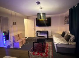 Full flat near cmk central Milton Keynes train station & walking distance to Milton Keynes Hospital, hotel di Bletchley