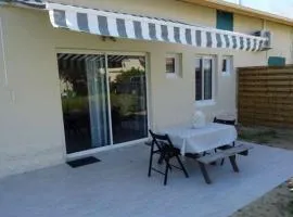 Gîte avec Terrasse - 2 Chambres pour 4 Personnes - API-1-52-740