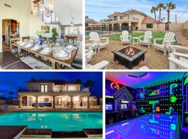 5BDRM Lux Estate- Heated Pool and Neon Arcade Room, hotel a Henderson