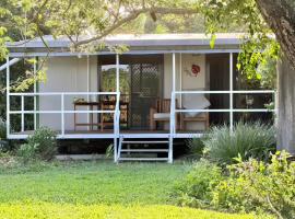 프로세르피네에 위치한 호텔 Feng Shui Sugarcane Cabin